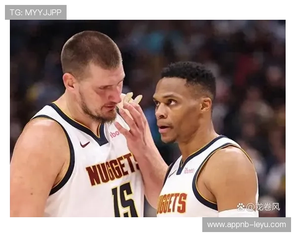 某体育巨星疑似与圈外人士秘密约会,社交媒体掀起热议! 某体育巨星疑似与圈外人士秘密约会,社交媒体掀起热议!